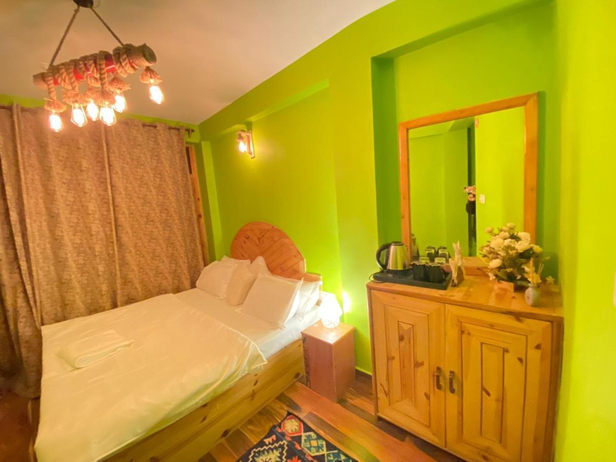 Attic Monkey Cafe & Rooms 马拉里 外观 照片