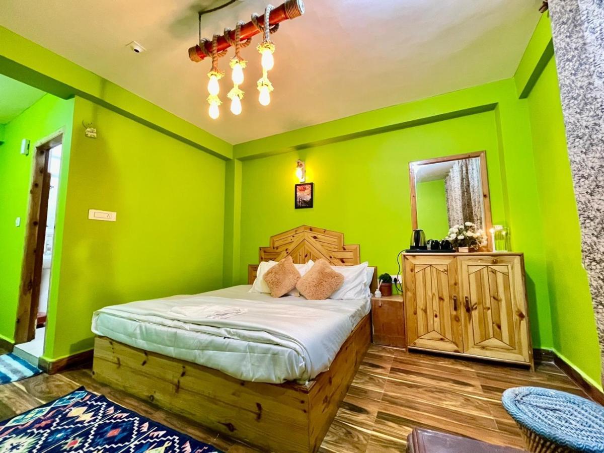 Attic Monkey Cafe & Rooms 马拉里 外观 照片