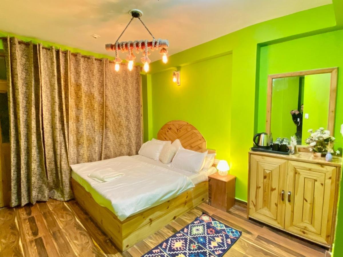 Attic Monkey Cafe & Rooms 马拉里 外观 照片