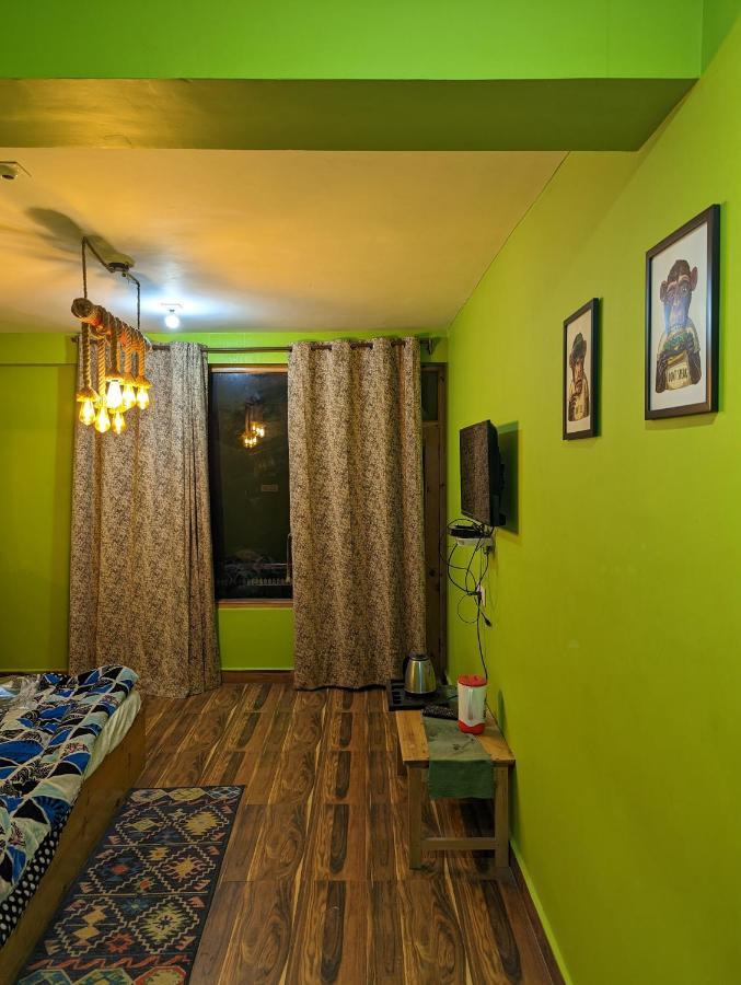 Attic Monkey Cafe & Rooms 马拉里 外观 照片