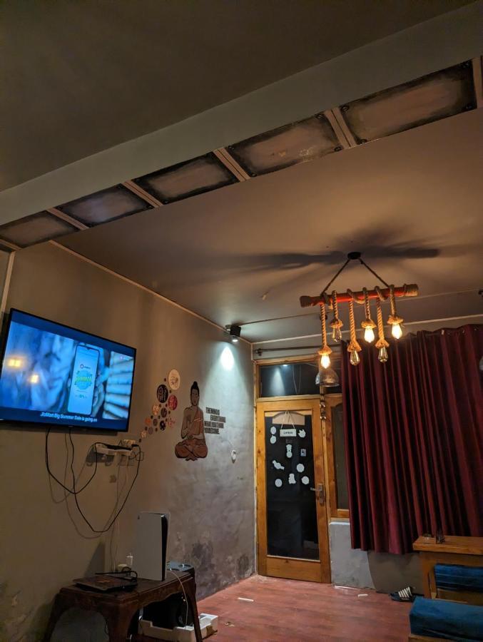 Attic Monkey Cafe & Rooms 马拉里 外观 照片