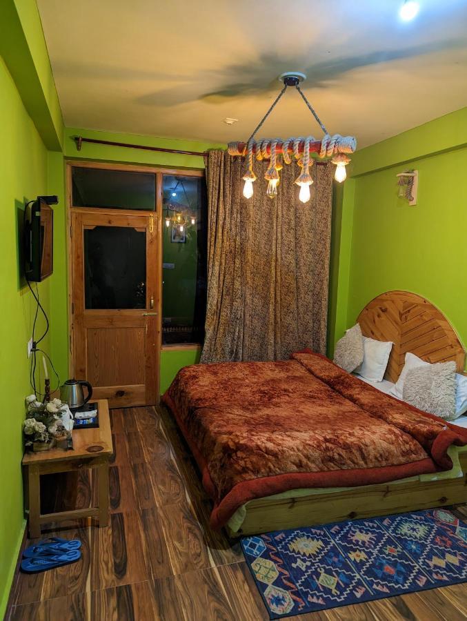 Attic Monkey Cafe & Rooms 马拉里 外观 照片