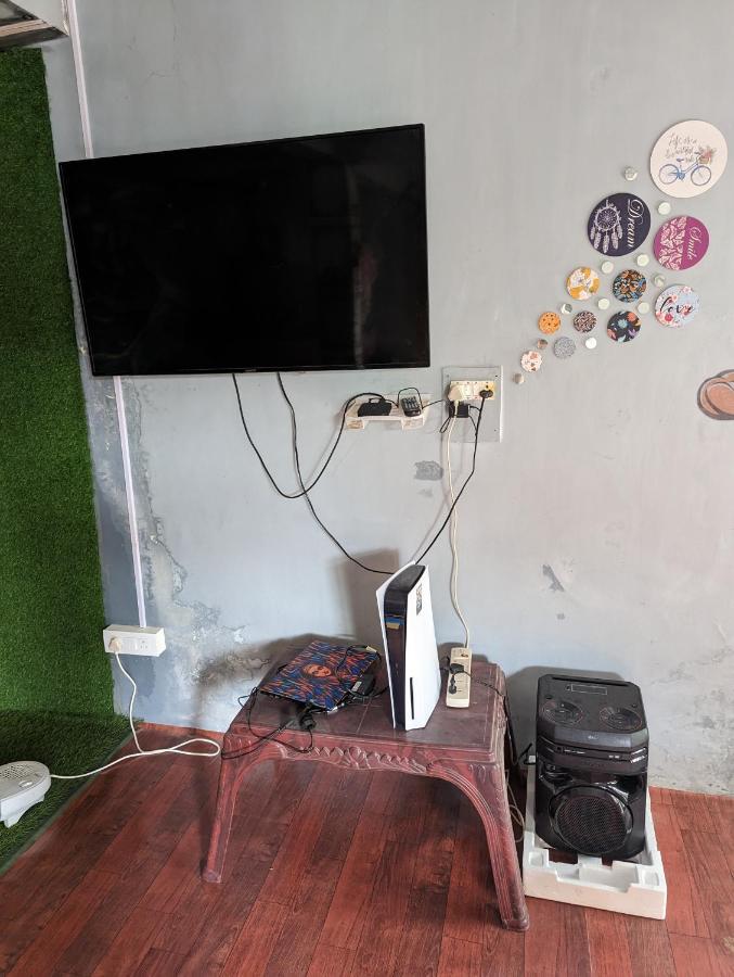 Attic Monkey Cafe & Rooms 马拉里 外观 照片