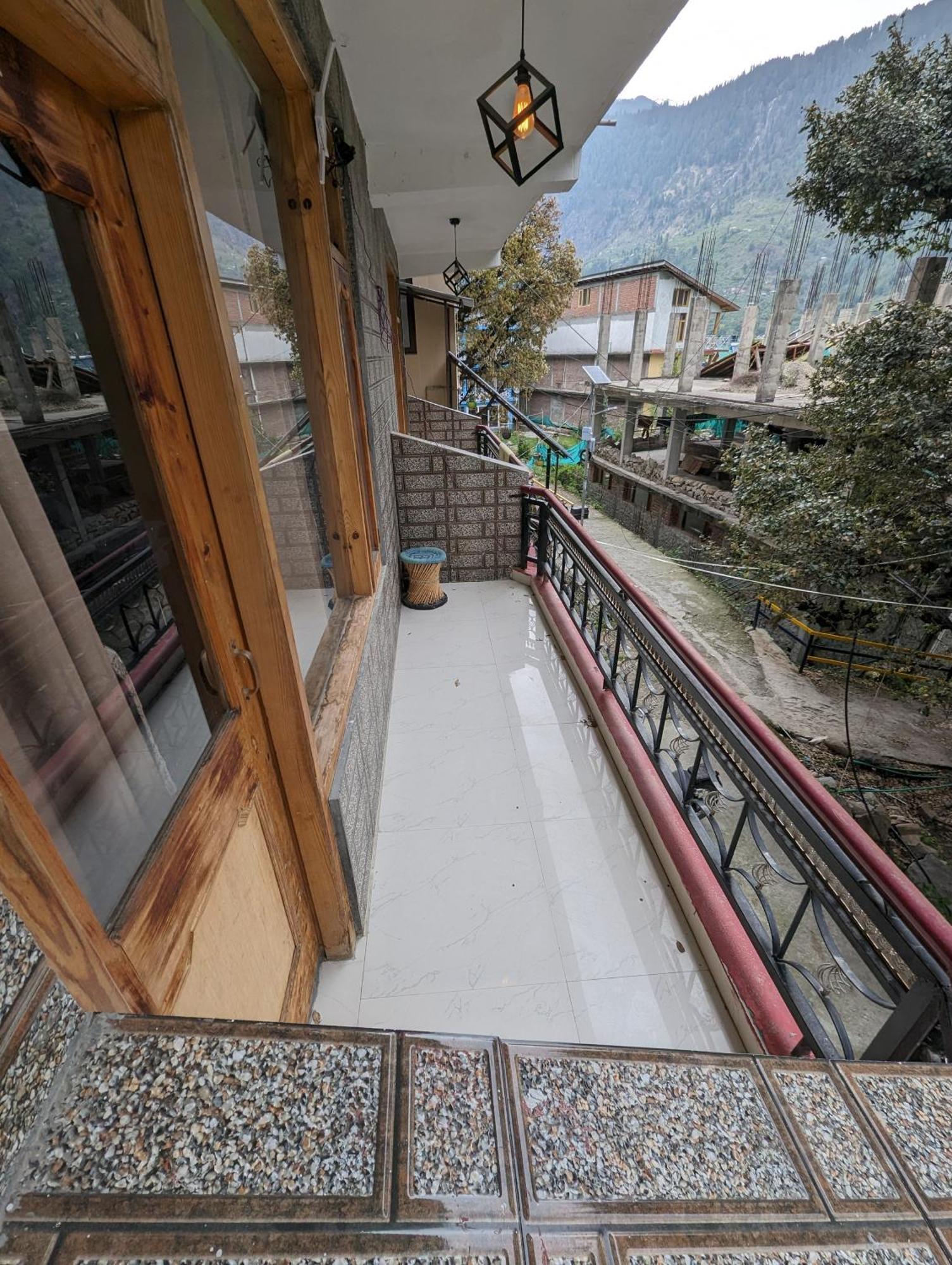 Attic Monkey Cafe & Rooms 马拉里 外观 照片